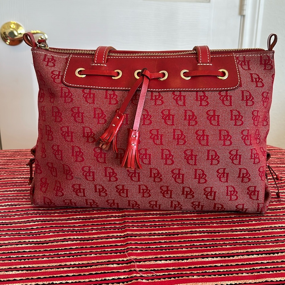 Vintage Dooney Bourke handbag